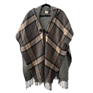 St John’s Bay Buffalo Plaid Poncho Wrap Warm Brown Cream One Size Layering Cape